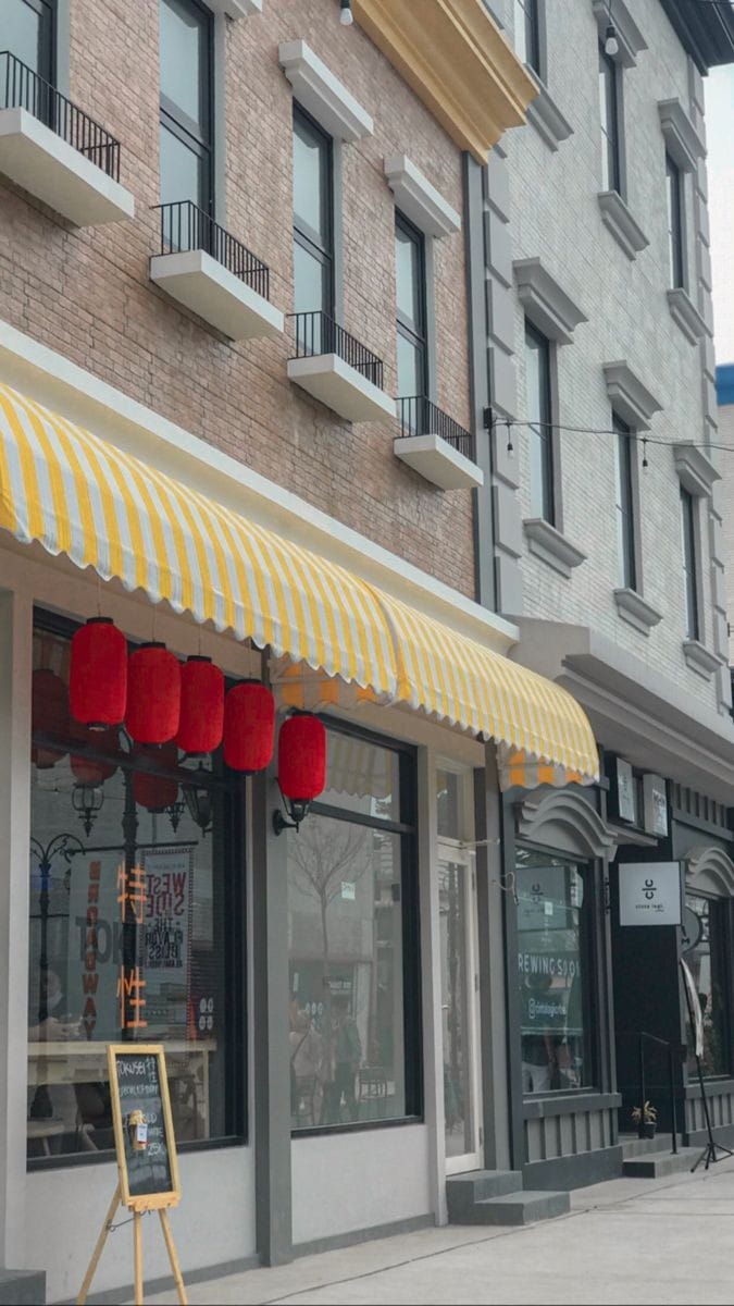 Canopy kain elegan adalah canopy yang menggunakan kain berkualitas tinggi dan memiliki desain yang stylish dan menarik